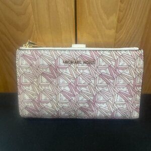 Michael Kors Large Zip Wallet – Pink / Neutral Geometric Print